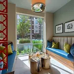 Downtown Apt Free Parking - Pool - Gym - Fully Kitchen