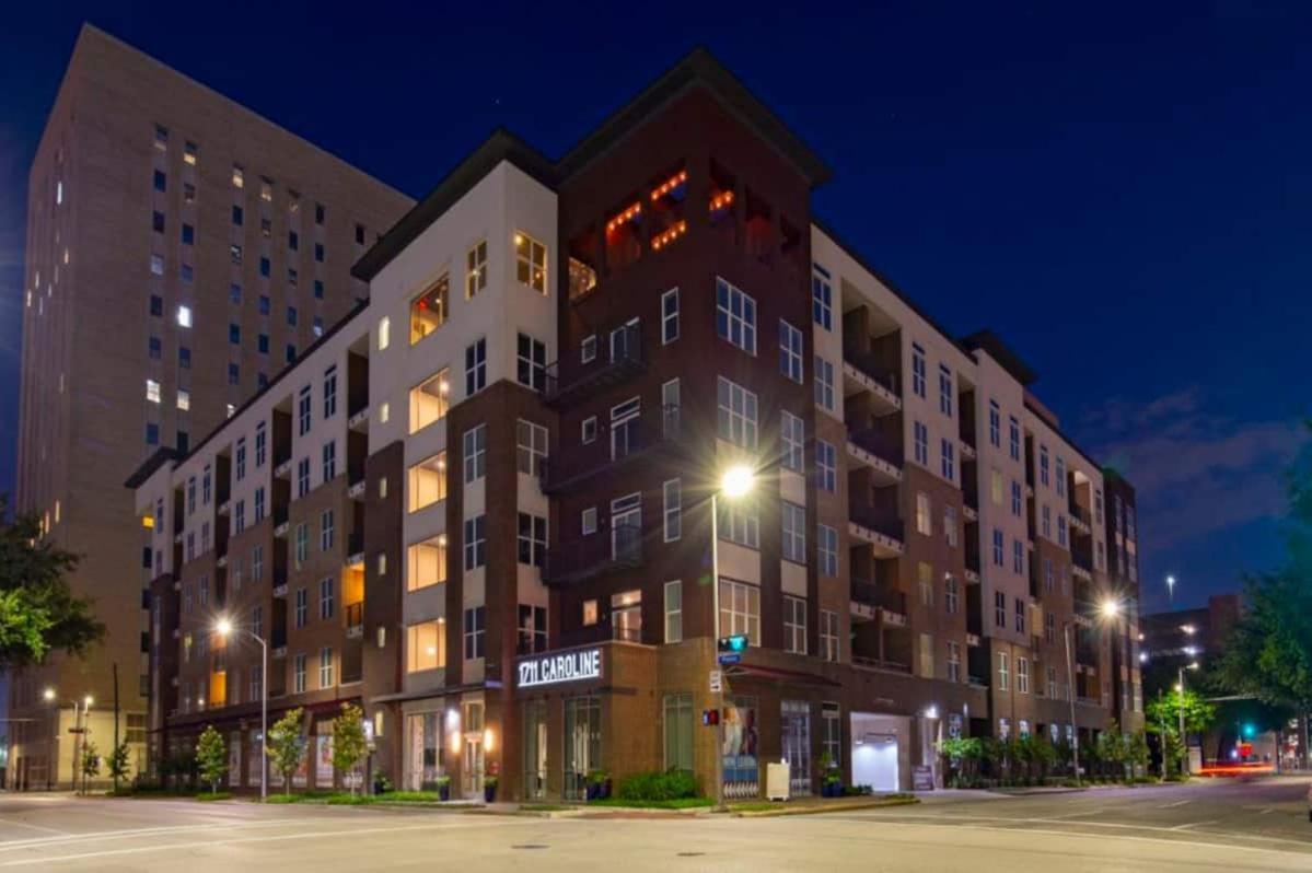 Daire Downtown Free Parking - Pool - Gym - Fully Kitchen *