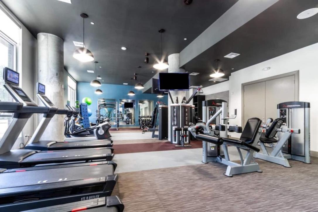 Downtown Free Parking - Pool - Gym - Fully Kitchen * Houston