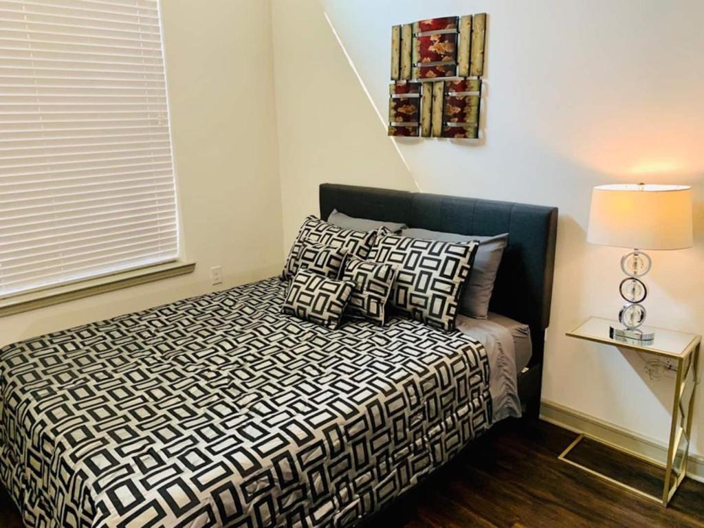 Daire Downtown Free Parking - Pool - Gym - Fully Kitchen