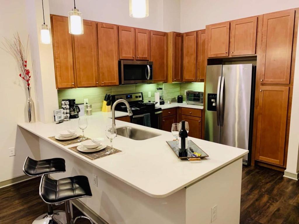 Daire Downtown Free Parking - Pool - Gym - Fully Kitchen *