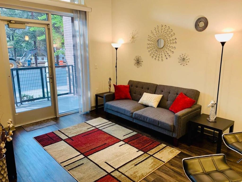 Daire Downtown Free Parking - Pool - Gym - Fully Kitchen