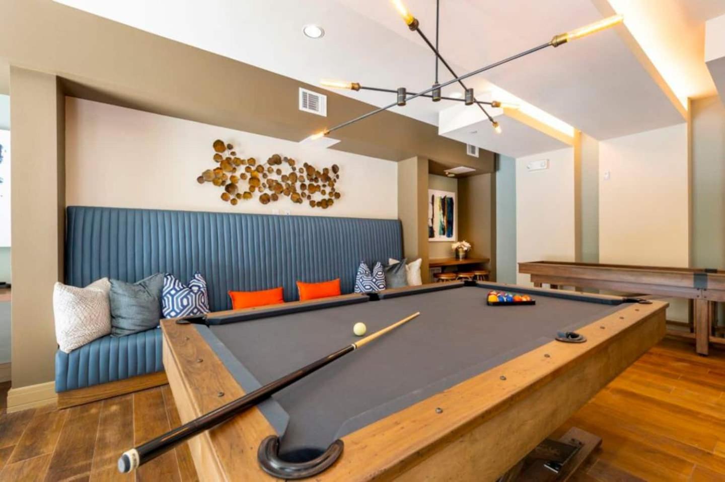 Daire Downtown Free Parking - Pool - Gym - Fully Kitchen Houston