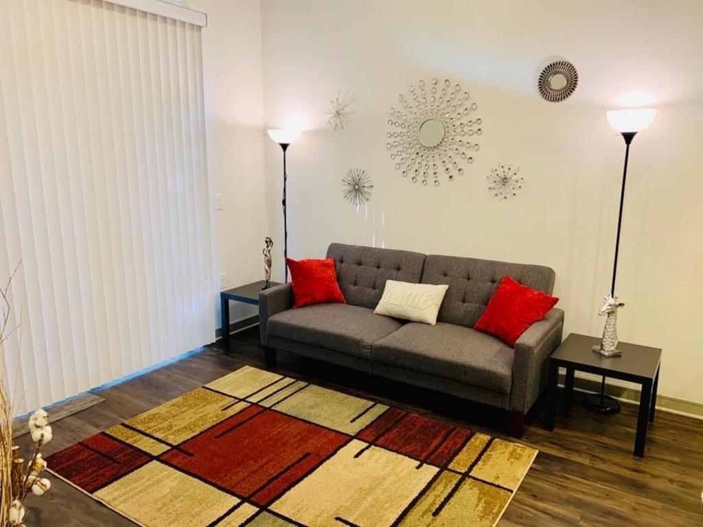 Downtown Free Parking - Pool - Gym - Fully Kitchen Daire