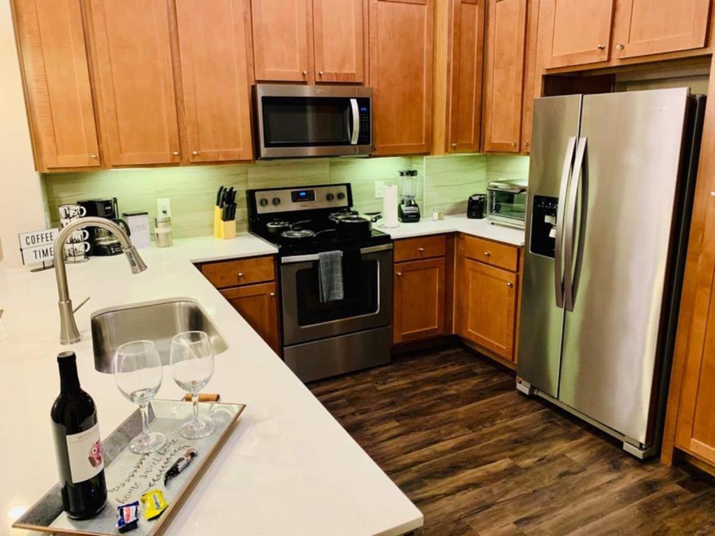Daire Downtown Free Parking - Pool - Gym - Fully Kitchen *